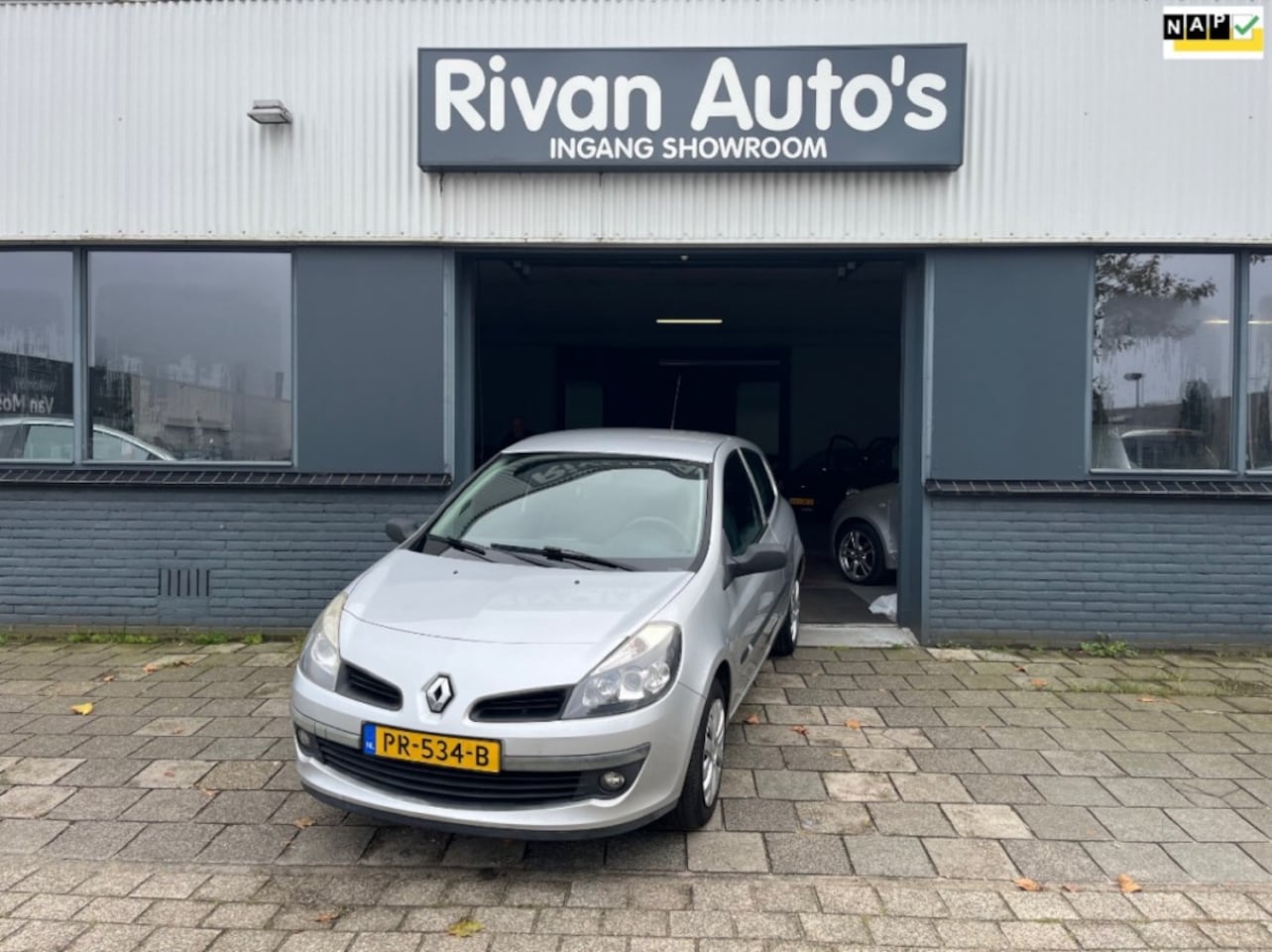 Renault Clio - 1.2-16V Authentique 1.2-16V AUTHENTIQUE - AutoWereld.nl