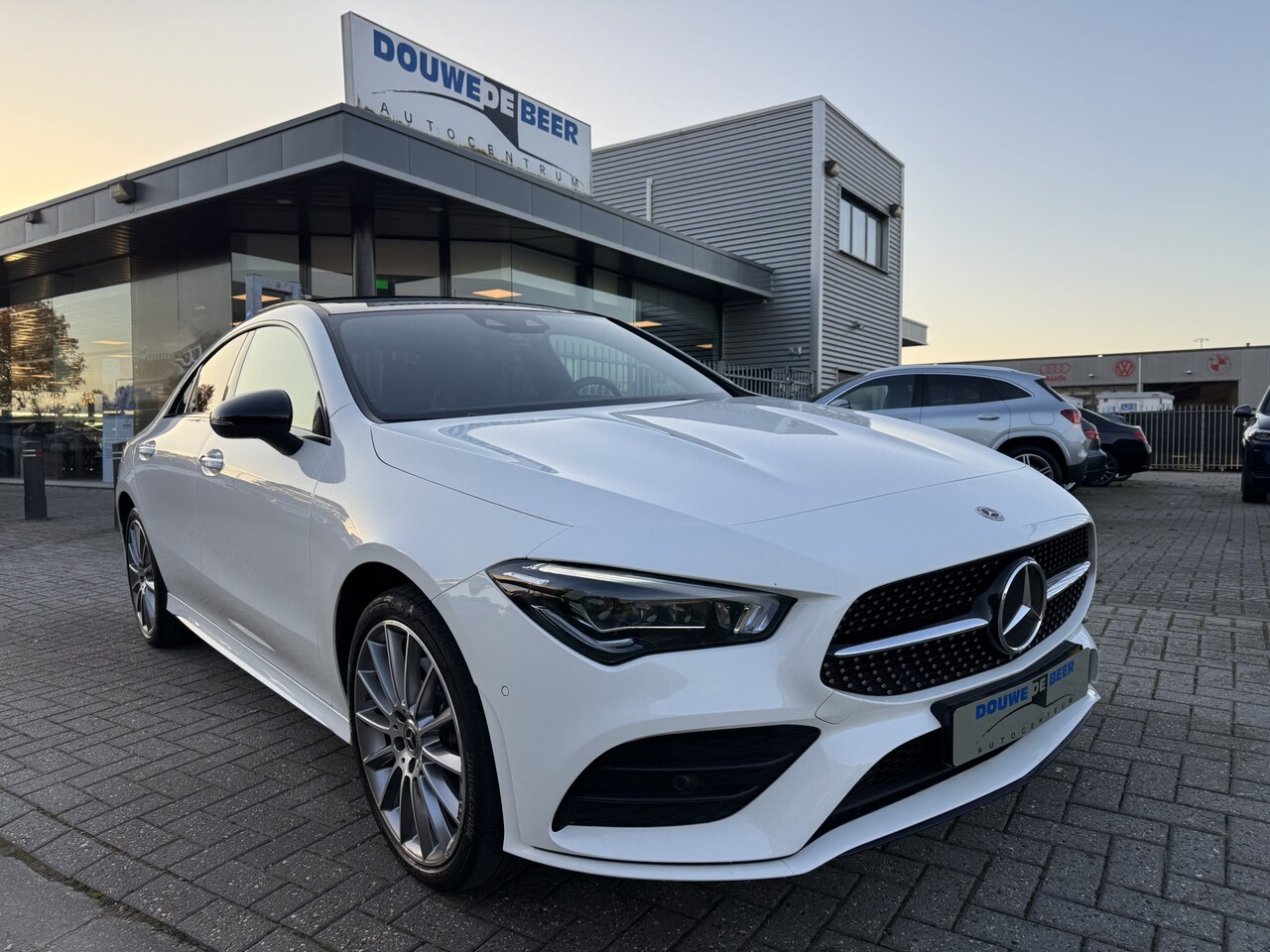 Mercedes-Benz CLA-Klasse - 250 e AMG Line exclusive Pano-Dak | Excl. Leer | Keyless | Stoelverw. | Camera - AutoWereld.nl