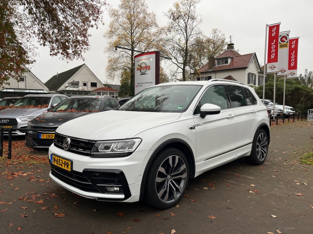 Volkswagen Tiguan - 1.5 TSI R-LINE AUTOMAAT 150PK / PANODAK / DIGI COCKPIT / TREKHAA - AutoWereld.nl