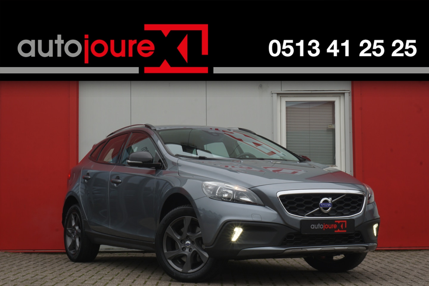 Volvo V40 Cross Country - 2.5 T5 AWD Momentum | 5-Cilinder | Trekhaak | Origineel NL | - AutoWereld.nl