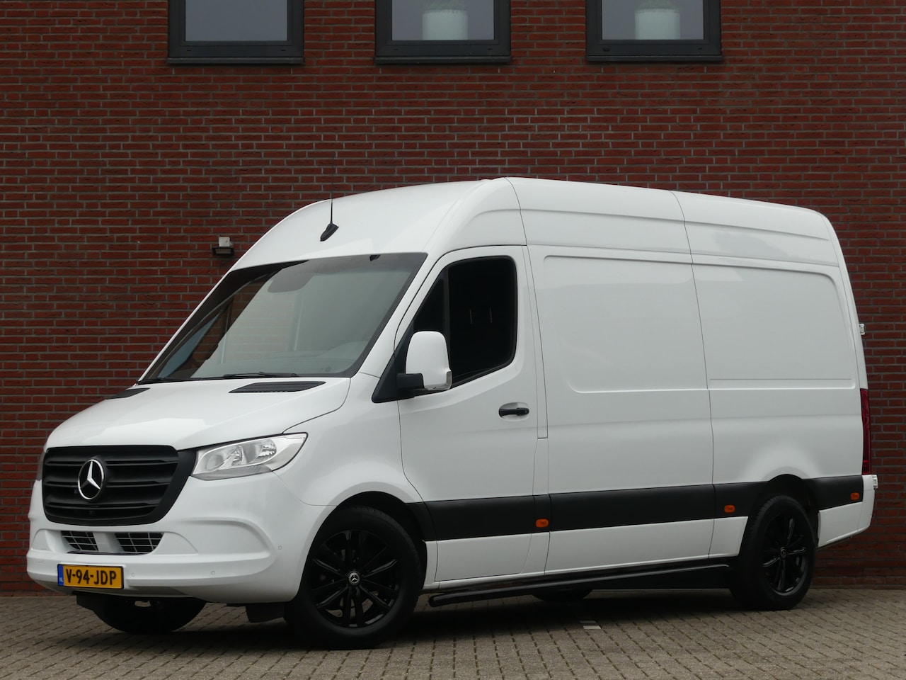 Mercedes-Benz Sprinter - 319 CDI V6 L2H2 3500KG trekgewicht Adaptive cruise control - AutoWereld.nl