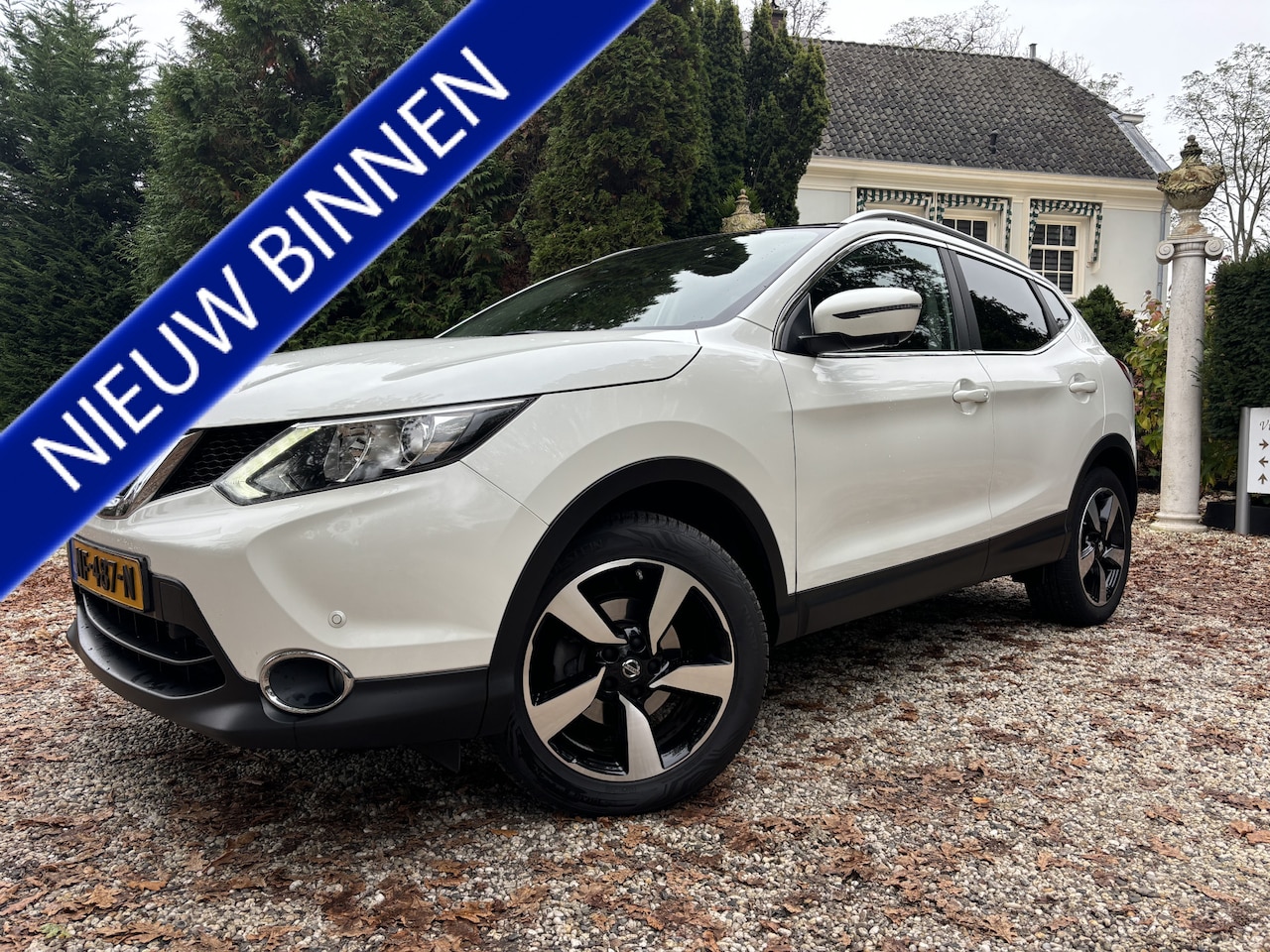 Nissan Qashqai - 1.2 N-Connecta / Dealer onderh. / Airco / Navi. / Panoramadak - AutoWereld.nl