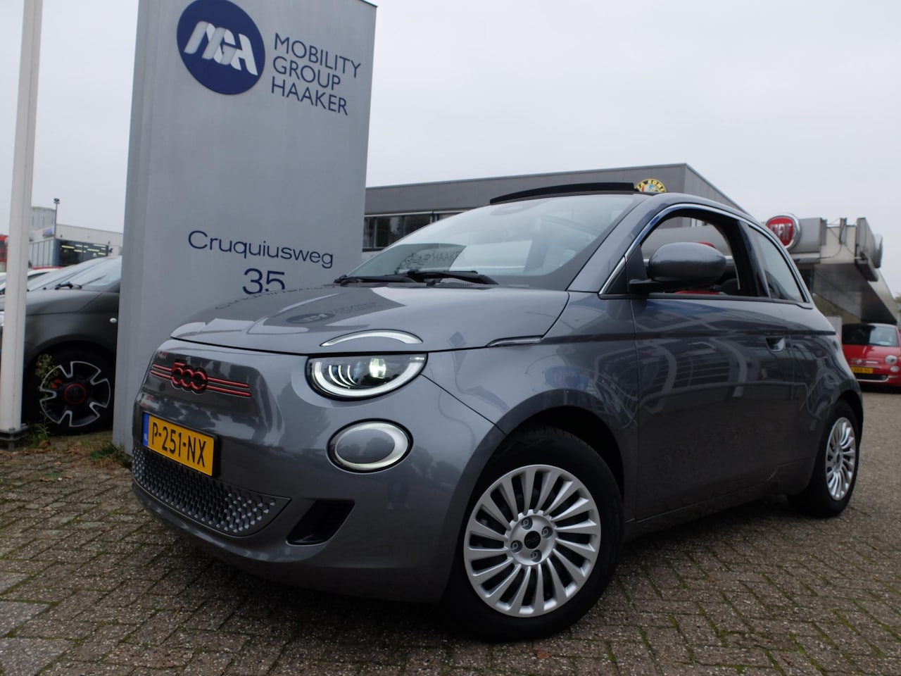 Fiat 500 C - Elektrische Cabrio RED Edition Carplay SUBSIDIE MOGELIJK - AutoWereld.nl