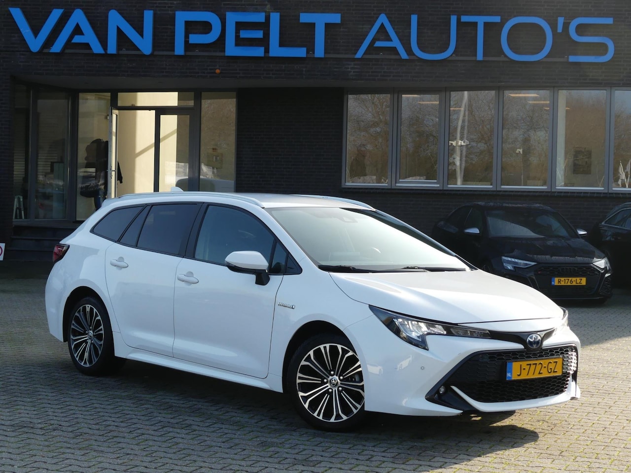 Toyota Corolla Touring Sports - 1.8 Hybrid Automaat Dynamic / Trekhaak / LED - AutoWereld.nl