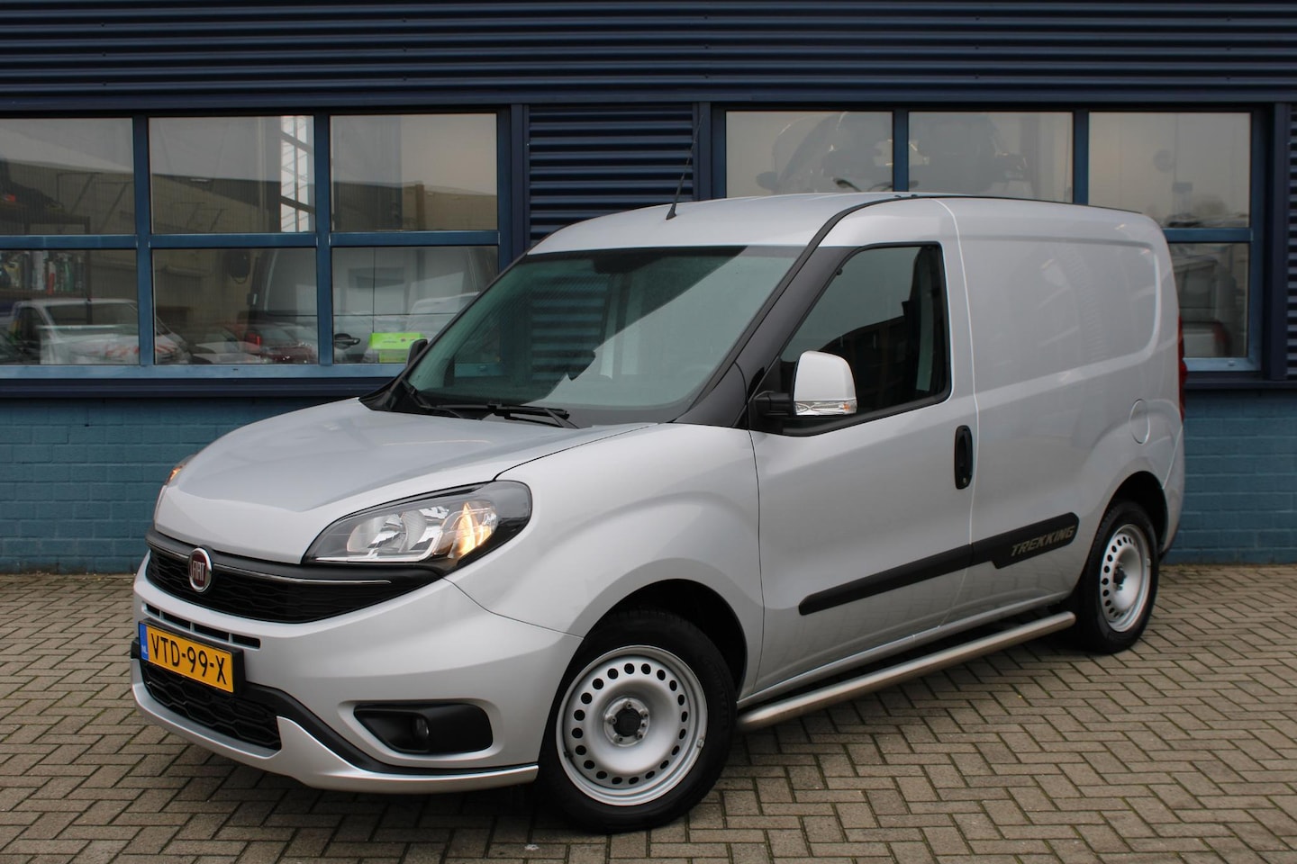 Fiat Doblò Cargo - 1.6 MJ 105 PK Trekking | NAVI | SIDE BARS | CAMERA - AutoWereld.nl