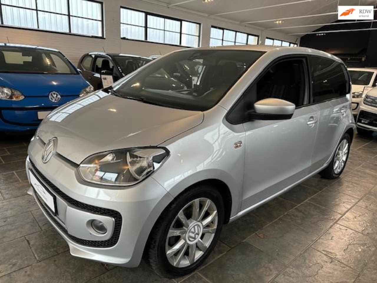 Volkswagen Up! - 1.0 high up! BlueMotion | Navi | Stoelverwarming | Pano |Cruise | PDC | - AutoWereld.nl