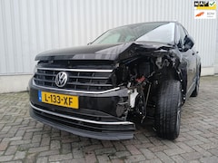 Volkswagen Tiguan - 1.5 TSI Life Business WOK SCHADEAUTO