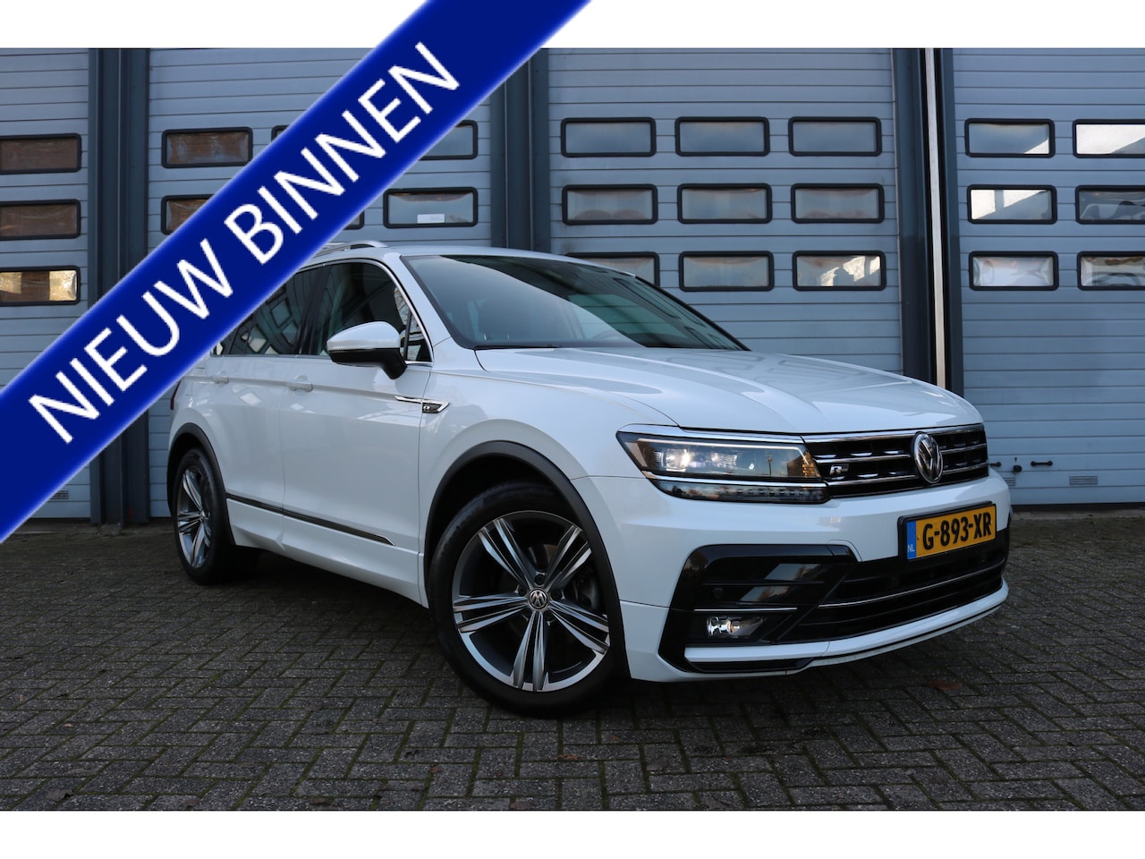 Volkswagen Tiguan - 1.5 TSI ACT Highline R-line Autom Panodak Virtual cockpit Navi Led T-haak Bj:2020 - AutoWereld.nl