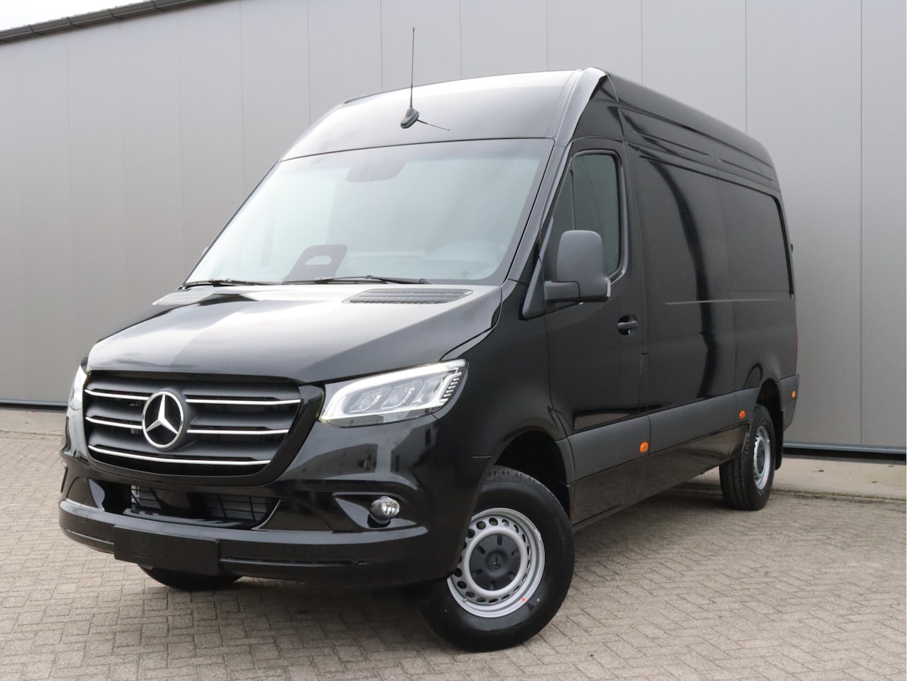 Mercedes-Benz Sprinter - 319 CDI 190pk L2H2 RWD Automaat, LED koplampen, Geveerde stoel, Distronic, Applecarplay - AutoWereld.nl