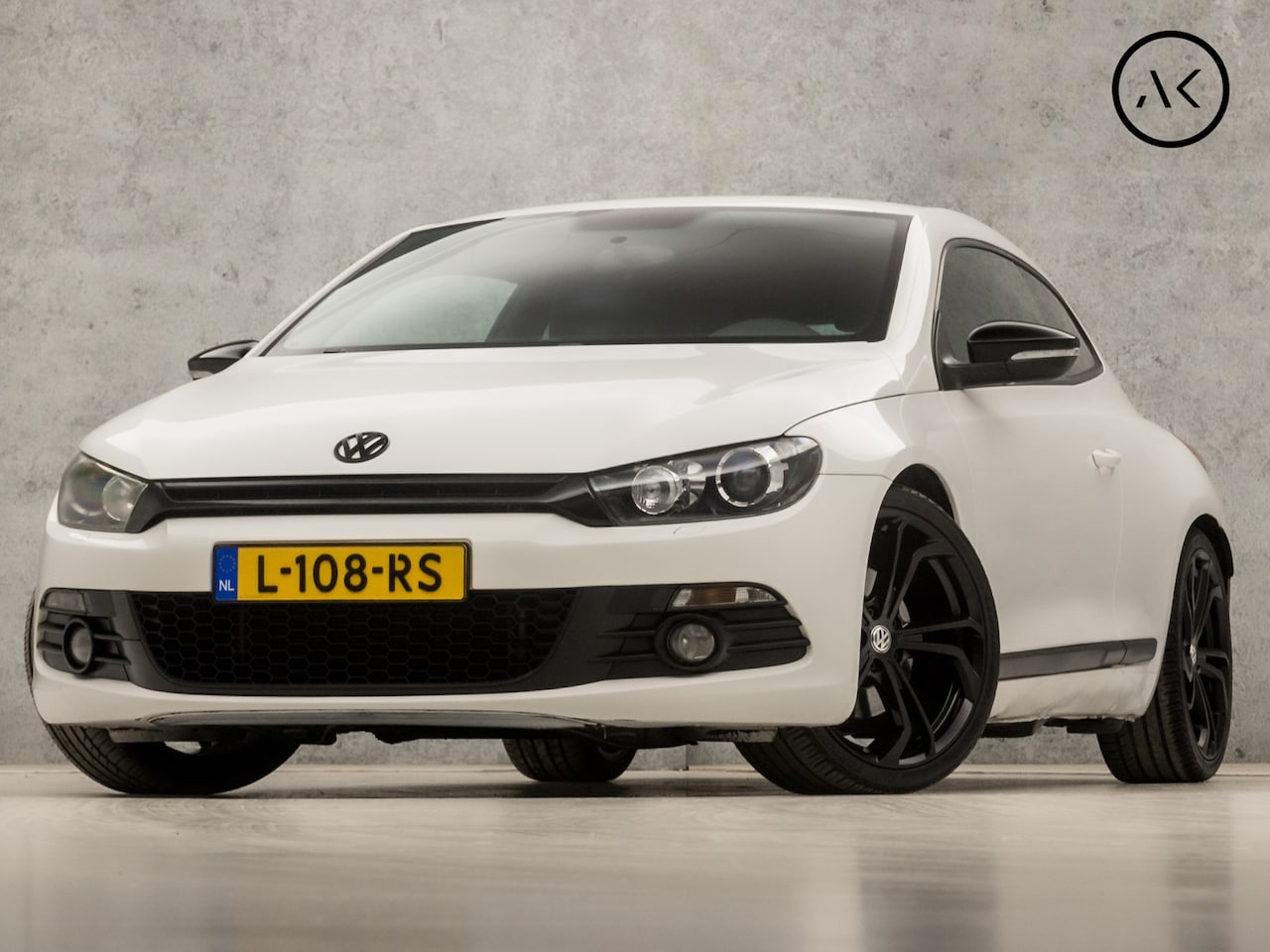 Volkswagen Scirocco - 1.4 TSI Sportline Highline 161Pk Automaat (NAVIGATIE, CLIMATE, XENON, GETINT GLAS, LEDER/A - AutoWereld.nl