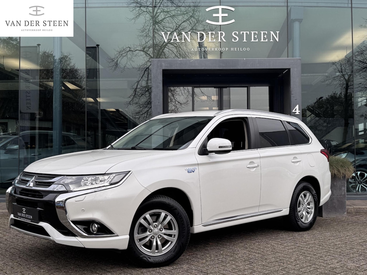 Mitsubishi Outlander - 2.0 PHEV Pure Apple Carplay | NL Auto | Alcantara - AutoWereld.nl