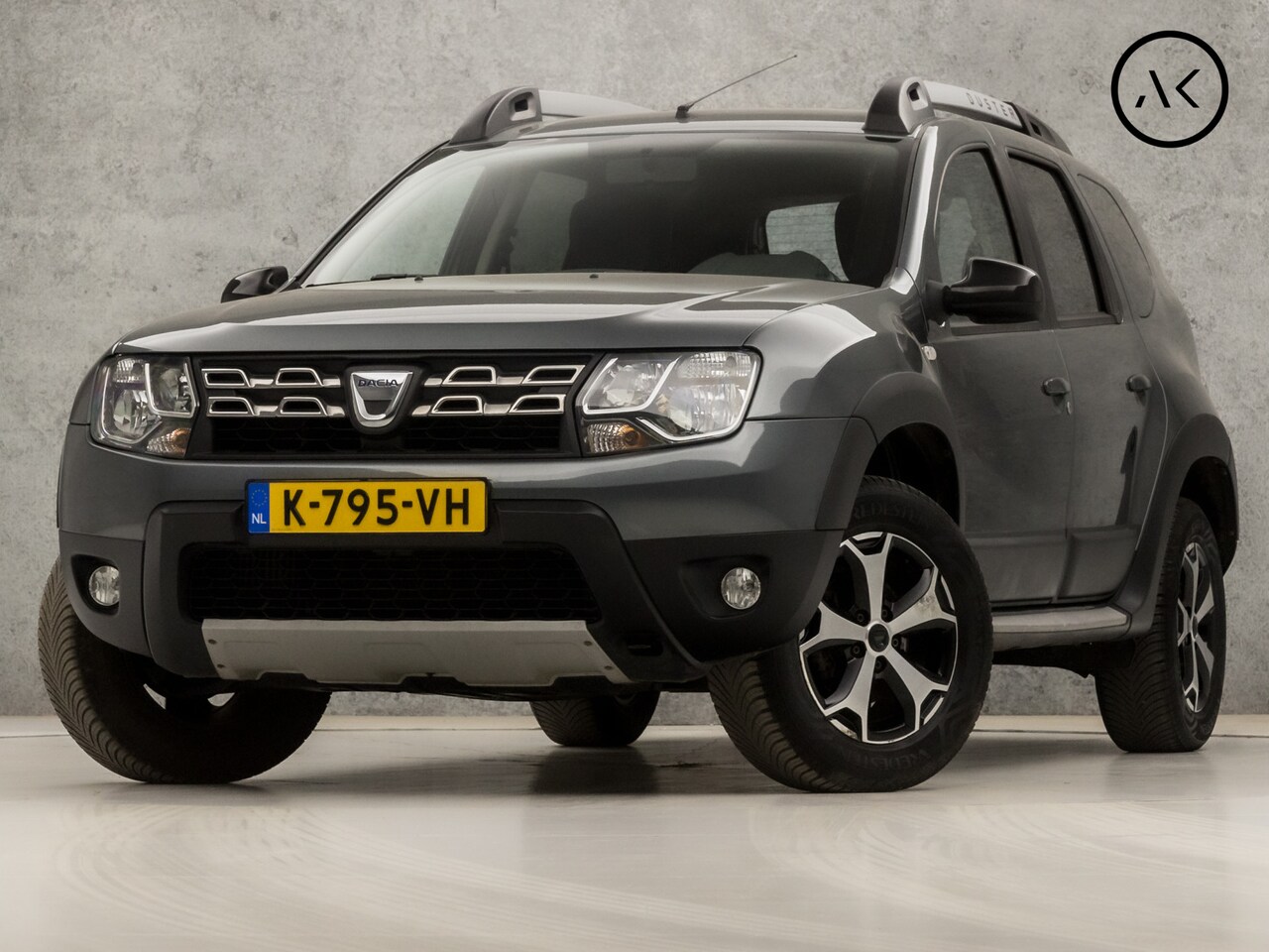 Dacia Duster - 1.2 TCe 4x2 Blackshadow (NAVIGATIE, AIRCO, GETINT GLAS, SPORTSTOELEN, PARKEERSENSOREN, TRE - AutoWereld.nl