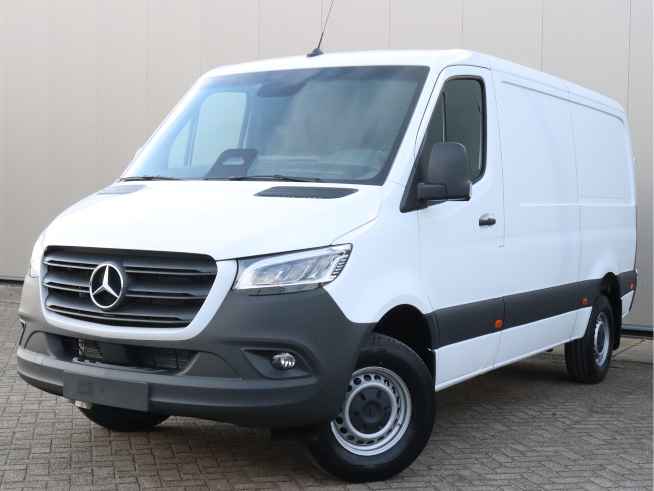 Mercedes-Benz Sprinter - 319 CDI 190pk L2H1 RWD Automaat, 3,5t trekhaakvoorbereiding, geveerde stoel, Alarm klasse - AutoWereld.nl