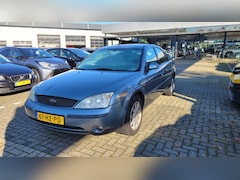 Ford Mondeo - 1.8-16V Platinum Meeneemprijs Airco | Trekhaak | Navigatie