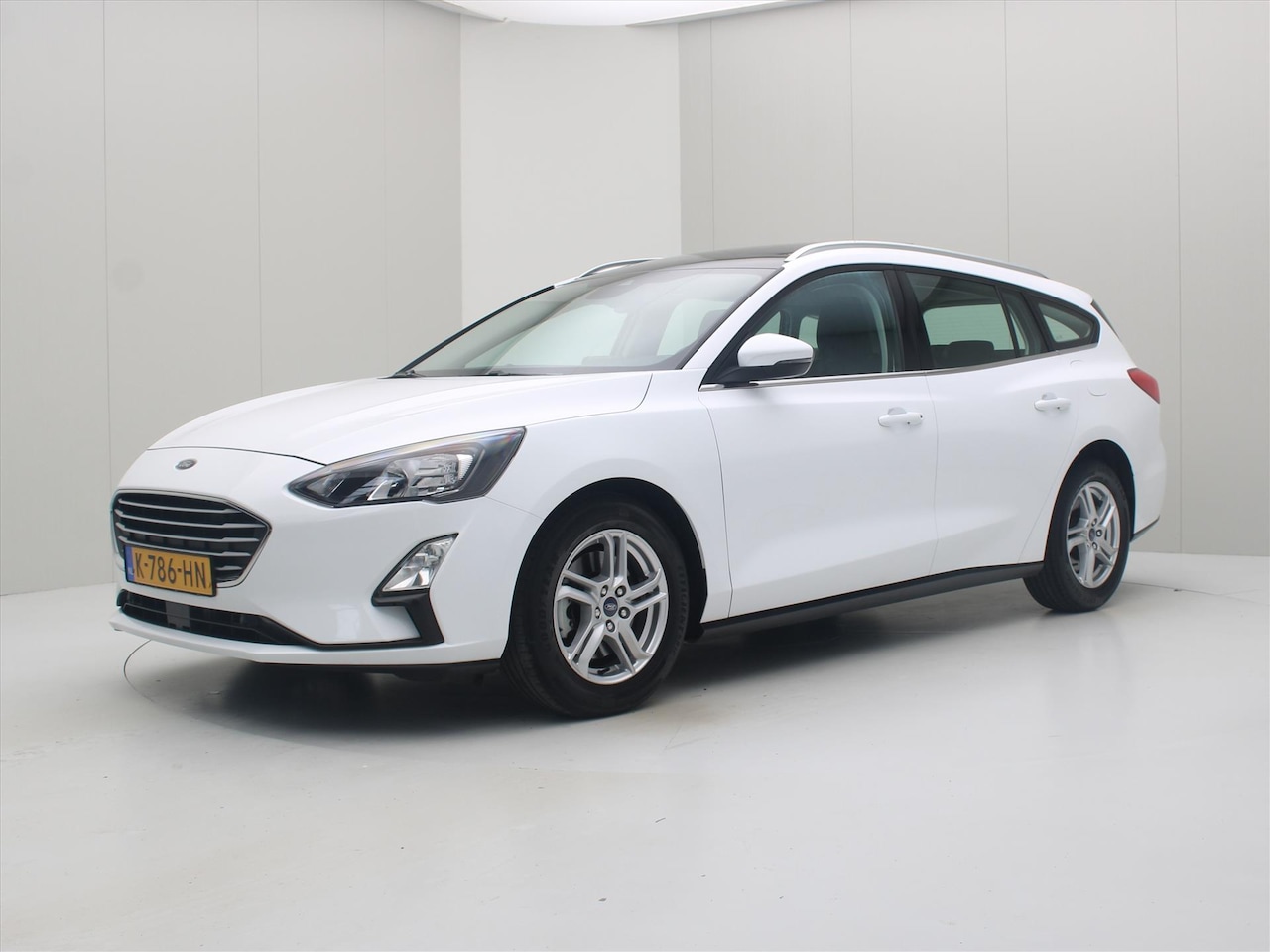 Ford Focus Wagon - 1.0 EcoBoost Hybrid 125pk 6-Bak [ PANO+CAMERA+CARPLAY+CRUISE+PDC V/A ] - AutoWereld.nl