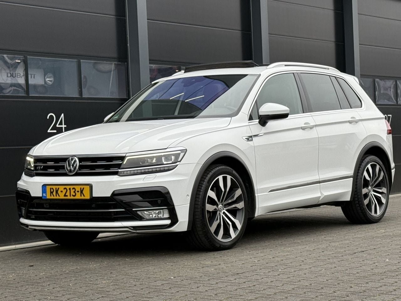 Volkswagen Tiguan - 2.0 TDI Full R-Line 4x4 - AutoWereld.nl