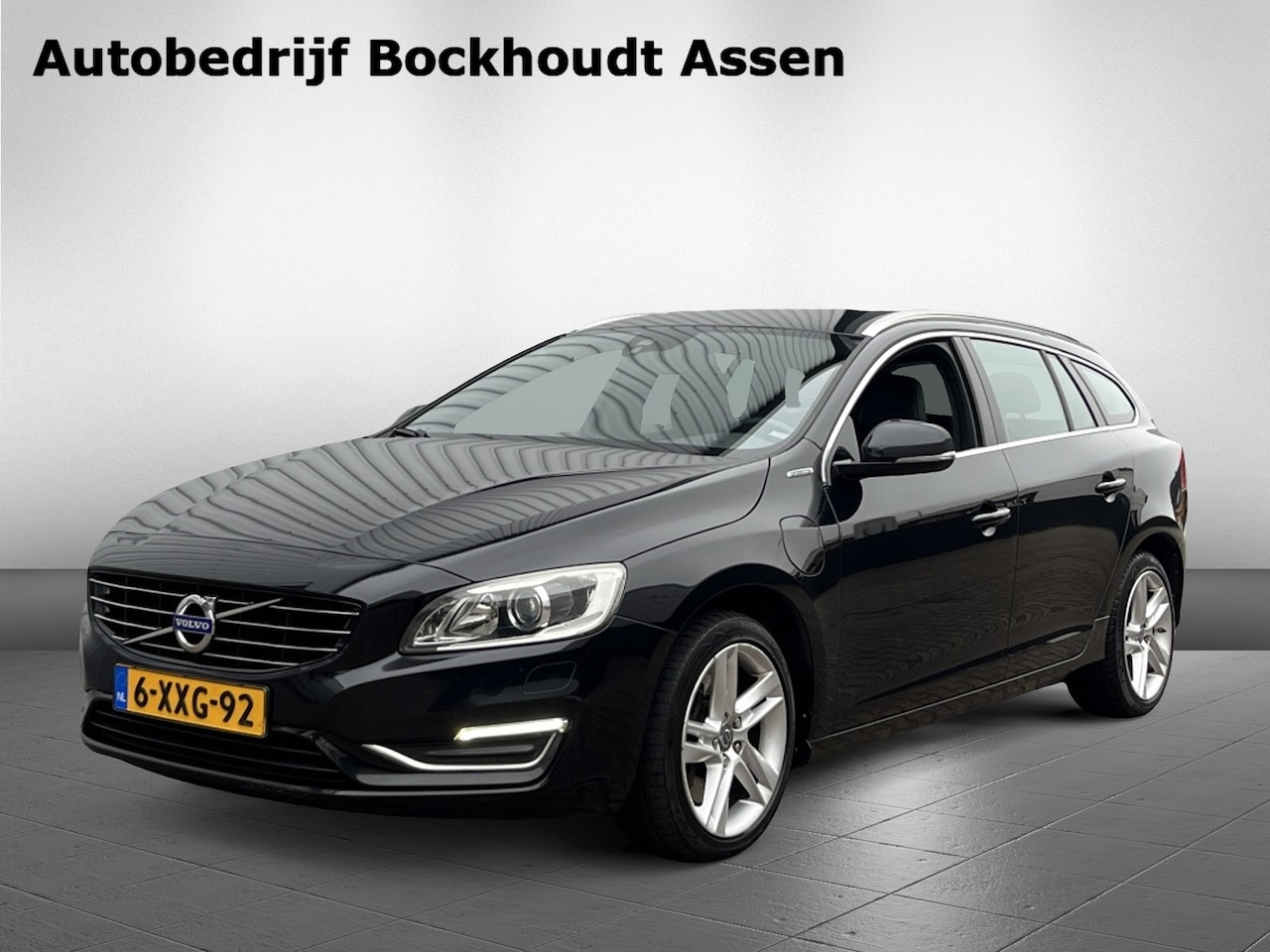 Volvo V60 - 2.4 D6 AWD Plug-in Hybrid Summum | Leder | Navigatie | Trekhaak - AutoWereld.nl