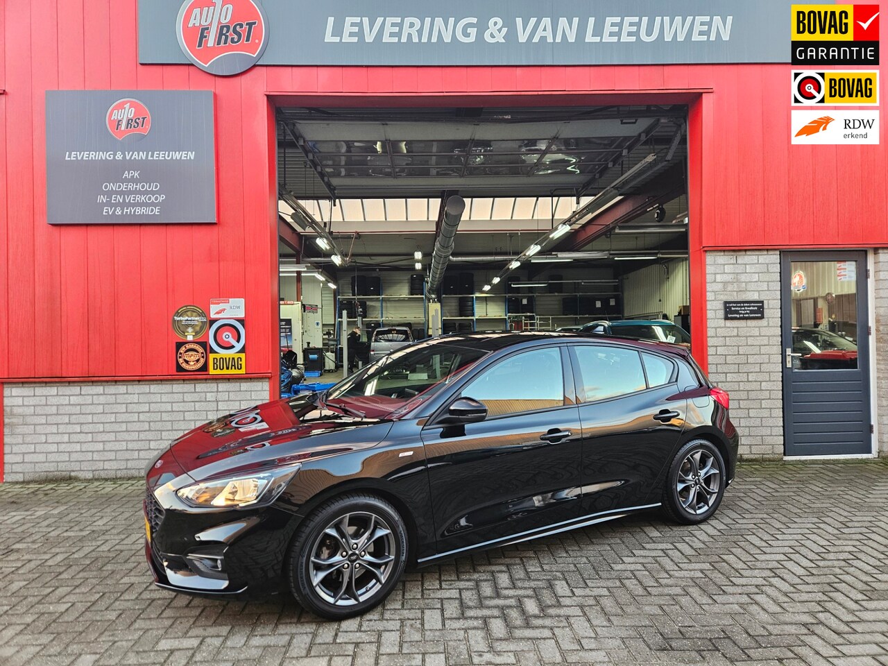 Ford Focus - 1.0 EcoBoost ST Line Business Trekhaak/ LM velgen/ Navigatie - AutoWereld.nl