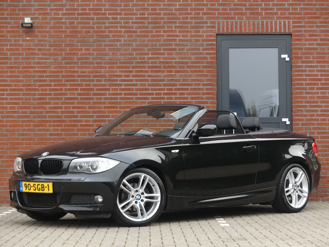 BMW 1-serie Cabrio - 118i M-Pakket Xenon/Navigatie/PDC/Leer - AutoWereld.nl