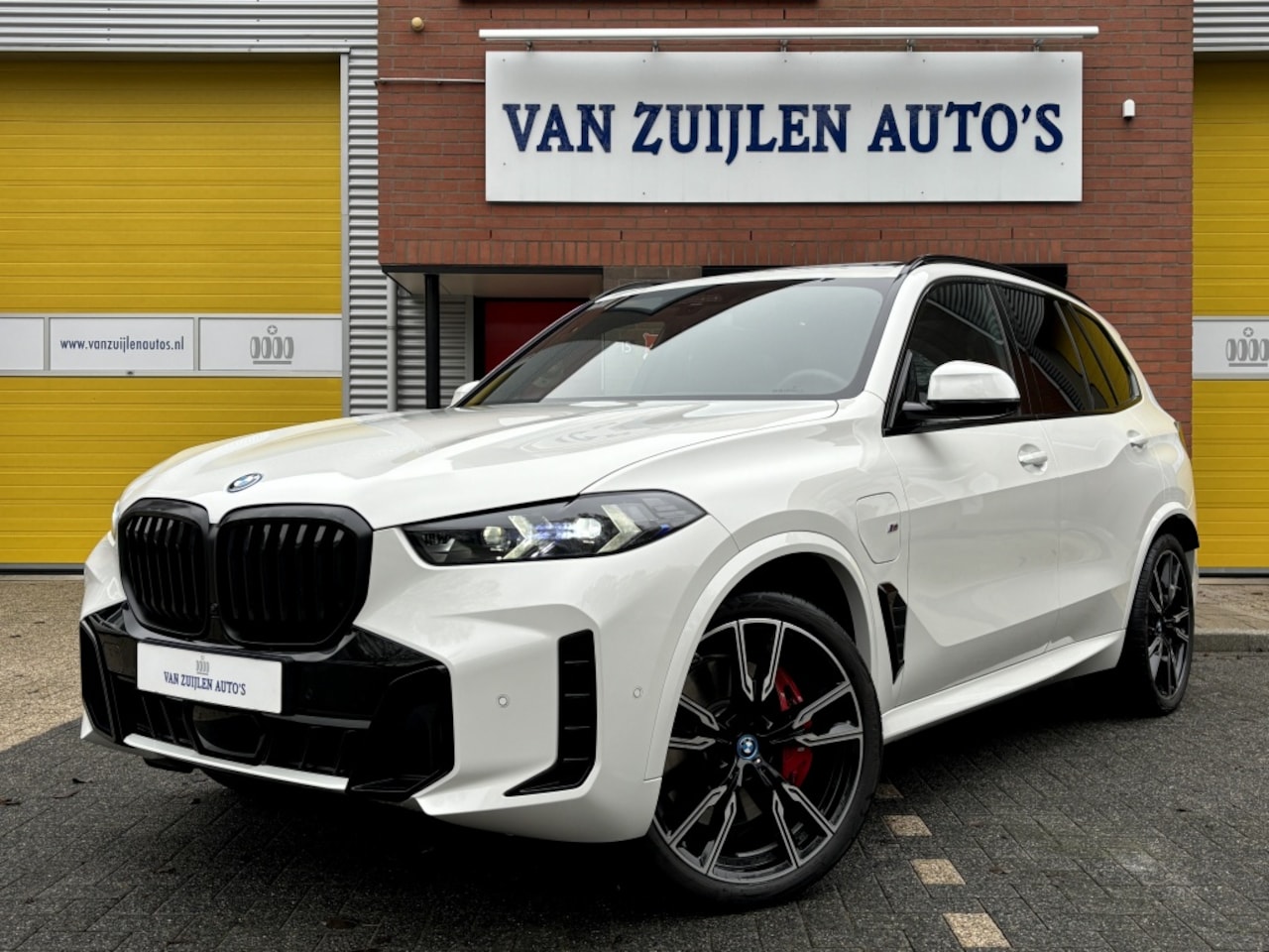 BMW X5 - xDrive50e M-Sport Pro Pano 22'' Massage Trekhaak HK 360 Soft - AutoWereld.nl