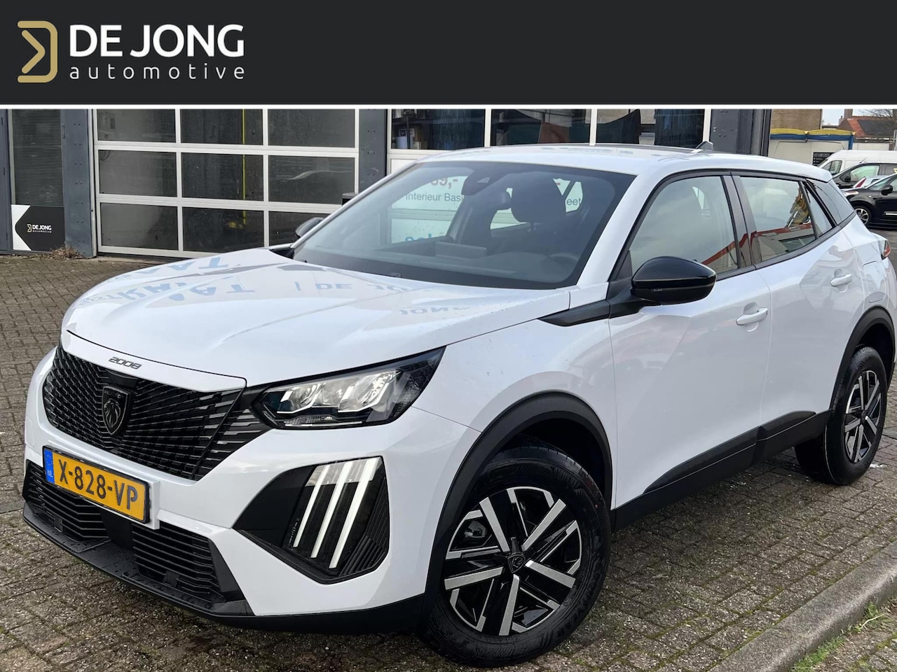 Peugeot 2008 - 1.2 PureTech 100 Active Pack Navi-Parkeersensoren/Camera/Apple-Carplay/GEEN AFLEVERKOSTEN - AutoWereld.nl