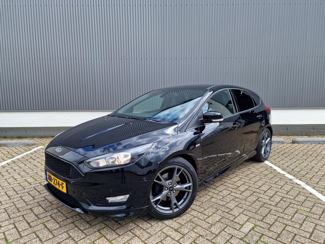 Ford Focus - 1.5 ST-Line 1Ste Eigenaar Navi PDC MFS - AutoWereld.nl