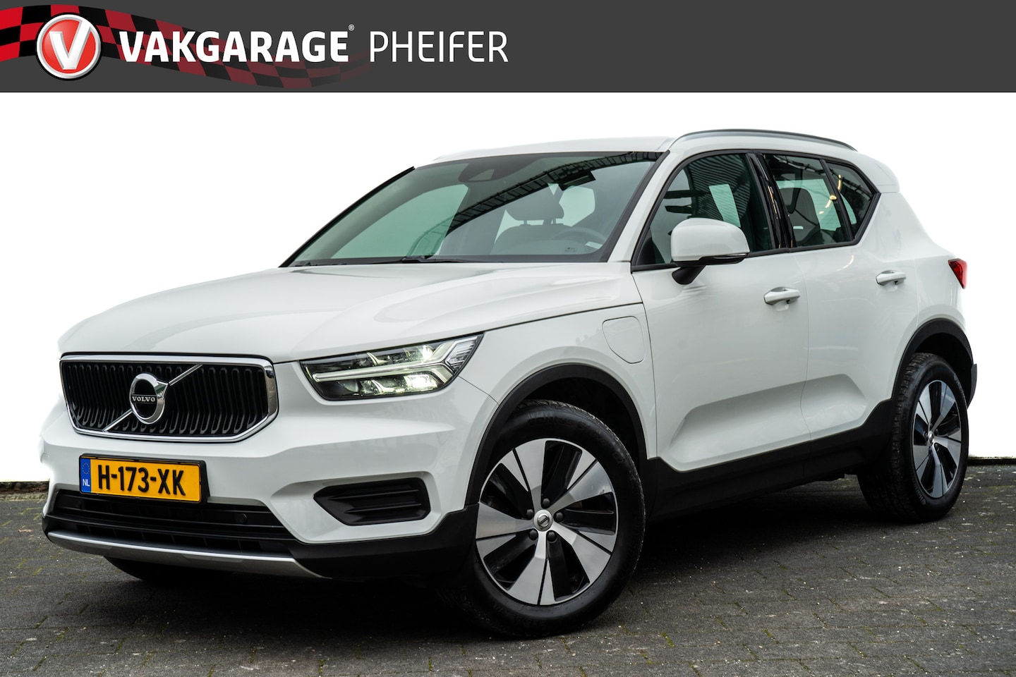 Volvo XC40 - 1.5 T5 Twin Engine Momentum Pro Full map navigatie/ Carplay/ Pdc/ Cruise control - AutoWereld.nl