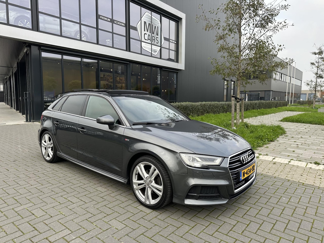 Audi A3 Sportback - 35 TFSI S-line Panorama Camera - AutoWereld.nl