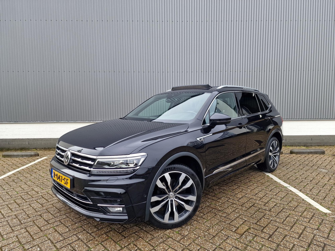 Volkswagen Tiguan Allspace - 1.4 TSI Highline R 7p. 3x R-Line Panodak Leder 360 Camera - AutoWereld.nl