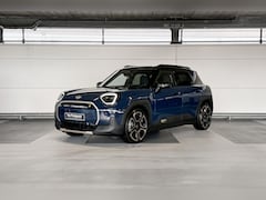 MINI Aceman - E Favoured 42.5 kWh | Pakket M | Dak en spiegelkappen in Jetblack