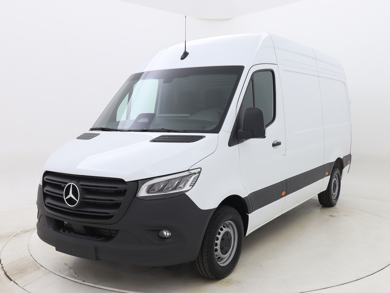 Mercedes-Benz Sprinter - 317 CDI 190pk L2H2 RWD Automaat, Alarm klasse 3, Geveerde stoel, Smartphone integratiepakk - AutoWereld.nl