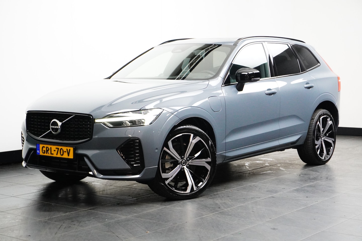 Volvo XC60 - 2.0 Recharge T6 AWD Ultimate Dark | Luchtvering | Bowers&Wilkins | 360 Camera | HUD | - AutoWereld.nl