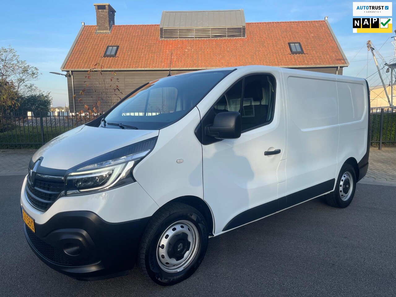 Renault Trafic - 2.0 dCi 1L1H1 Comfort 146Pk Automaat Led-Verlichting Navigatie Pdc - AutoWereld.nl