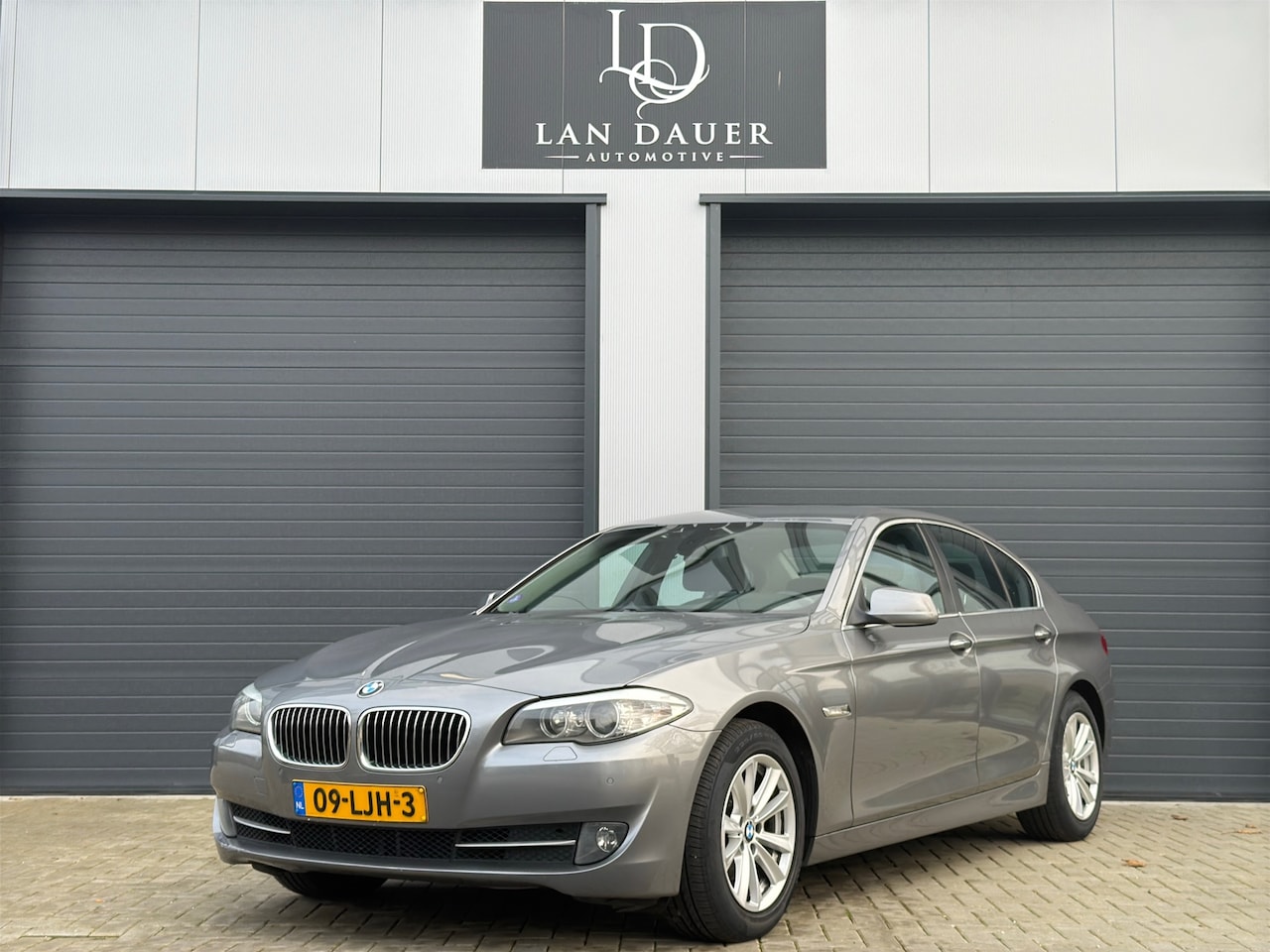 BMW 5-serie - 523i Executive / Automaat / NAP - AutoWereld.nl