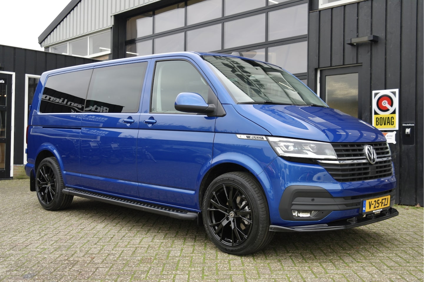 Volkswagen Transporter - 2.0 TDI L2H1 32 DC Bulli | 2 SCHUIFDEUREN | Virtual Display | 20'' - AutoWereld.nl