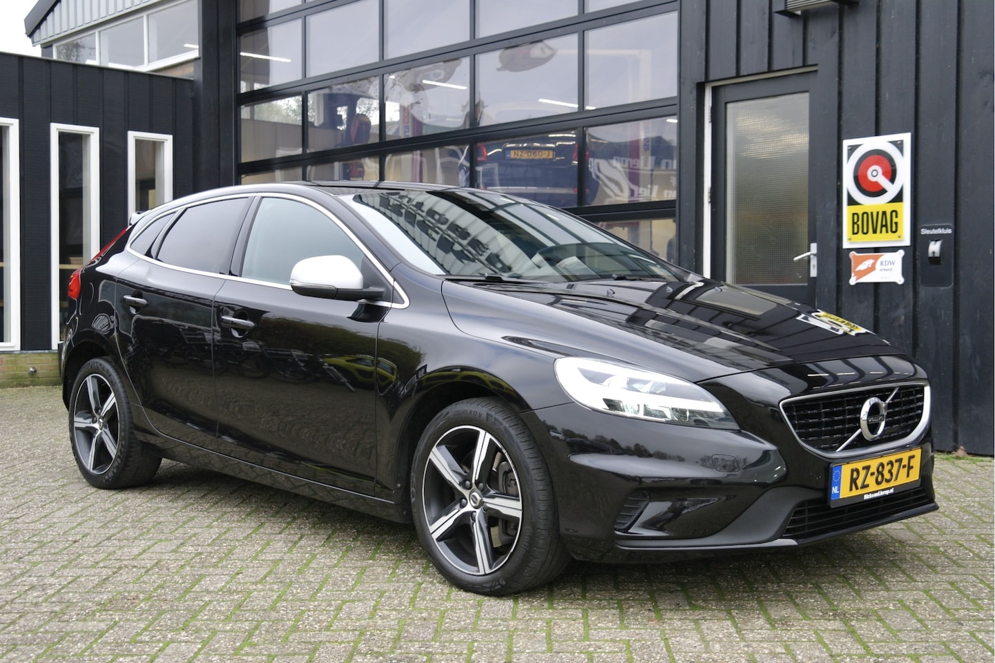 Volvo V40 - 2.0 T4 Business Sport Automaat | NL-Auto - AutoWereld.nl