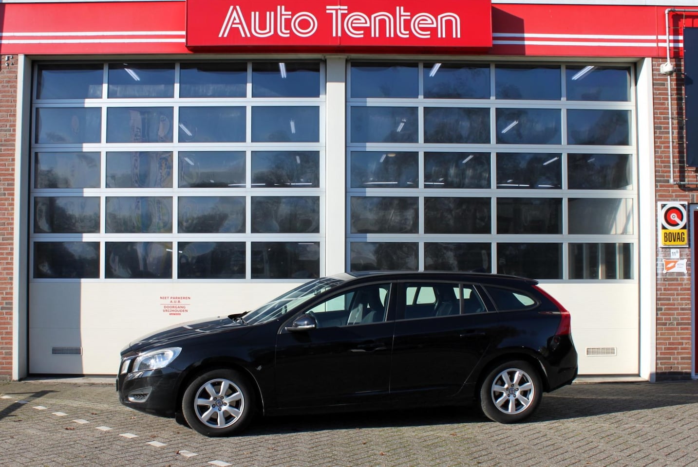 Volvo V60 - T3 Start/Stop 150pk Kinetic / Navigatie. - AutoWereld.nl