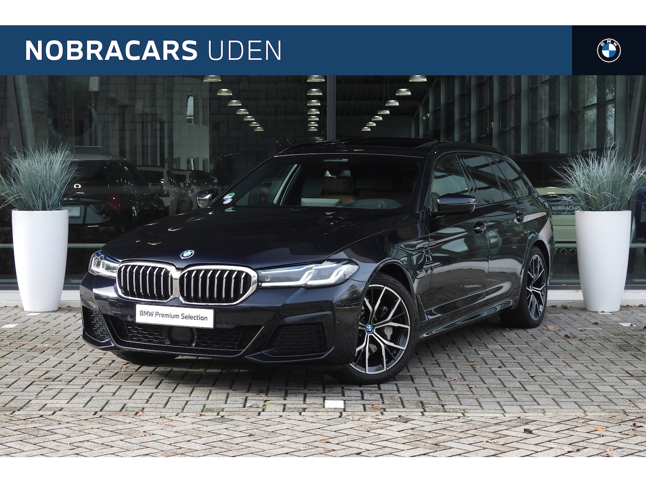 BMW 5-serie Touring - 530e High Executive M Sport Automaat / Panoramadak / Trekhaak / Laserlight / Comfort Acces - AutoWereld.nl