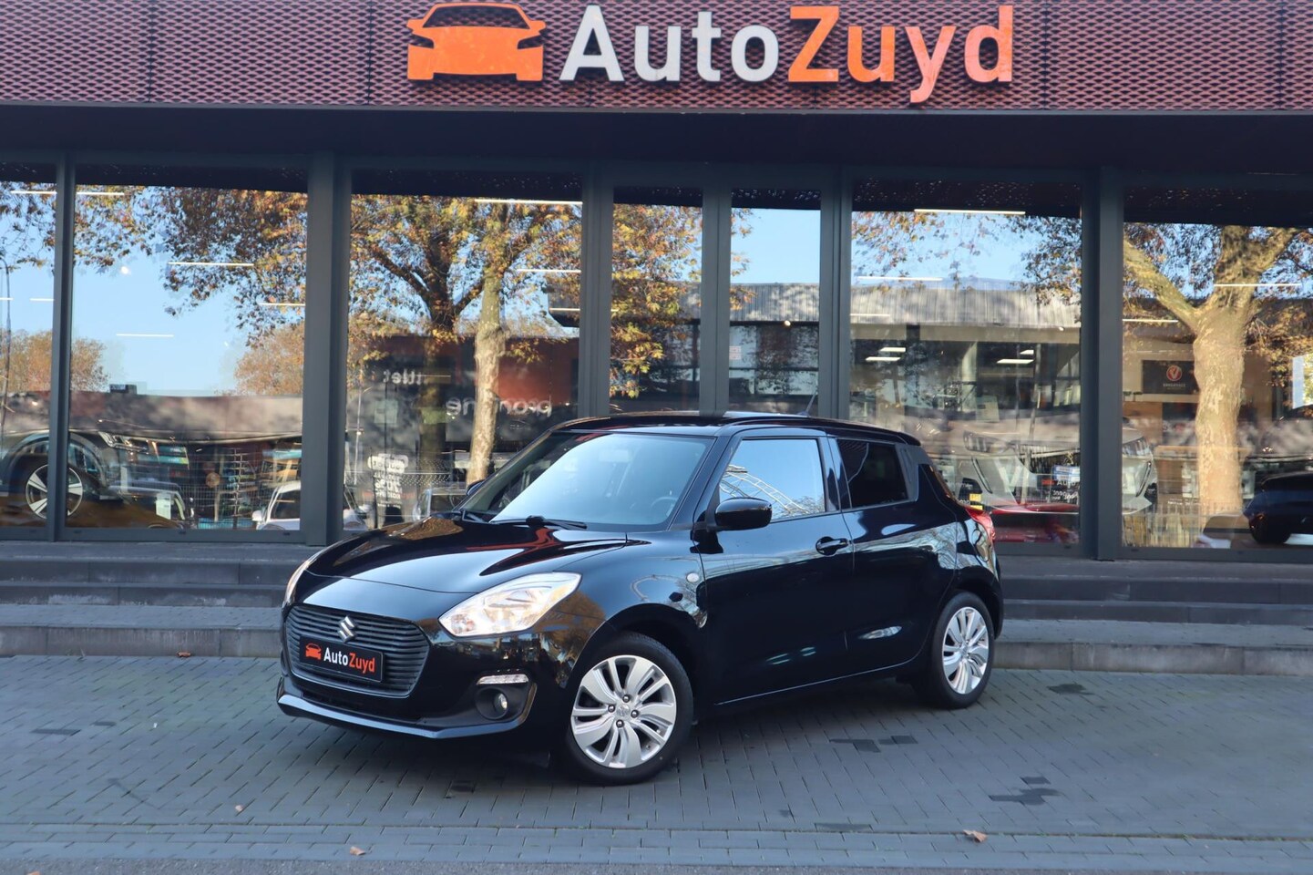 Suzuki Swift - 1.0 Select / Camera / CarPlay / DAB / Stoel-verwarming - AutoWereld.nl