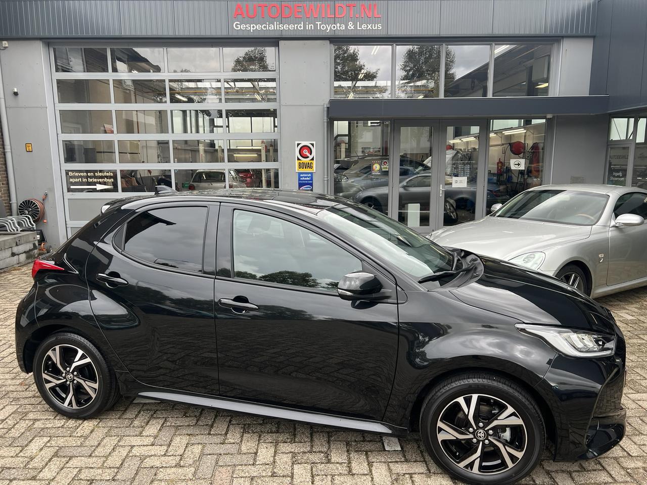 Toyota Yaris - 1.5 16v VVT-i Style 5-drs + FABRIEKSGARANTIE - AutoWereld.nl