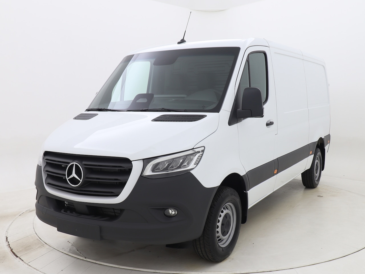 Mercedes-Benz Sprinter - 319 CDI 190pk L2 RWD Automaat, 3,5t trekhaakvoorbereiding, Distronic, Geveerde stoel - AutoWereld.nl