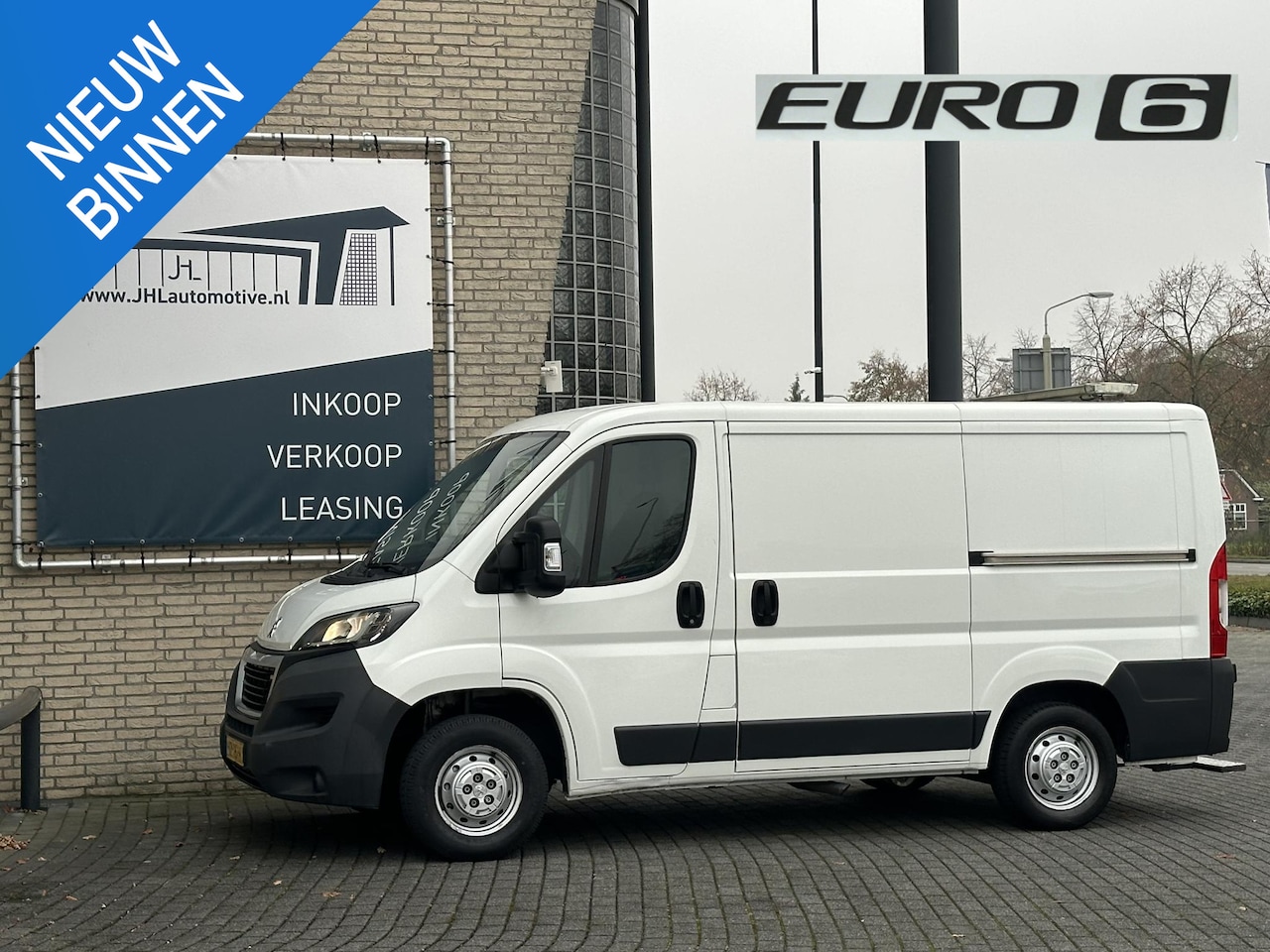 Peugeot Boxer - 330 2.0 BlueHDI L1H1 Premium*A/C*CRUISE*NAVI*HAAK* - AutoWereld.nl