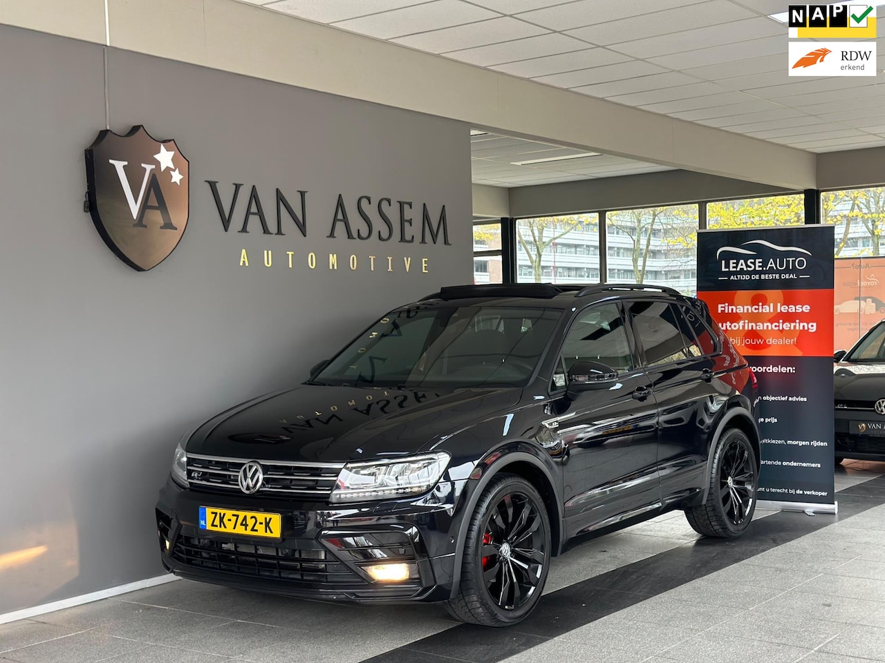 Volkswagen Tiguan - 1.5 TSI ACT Highline R-Line|PANO - AutoWereld.nl