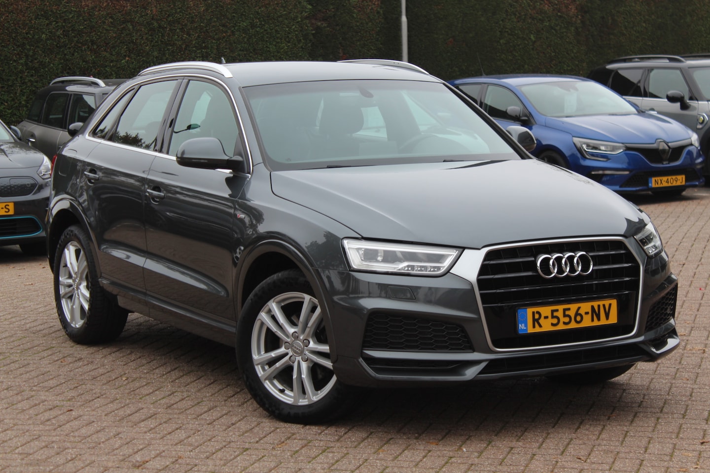 Audi Q3 - 1.4 TFSI CoD Sport S Line Edition / Trekhaak / Camera / Navigatie / Keyless / 18'' / DAB / - AutoWereld.nl