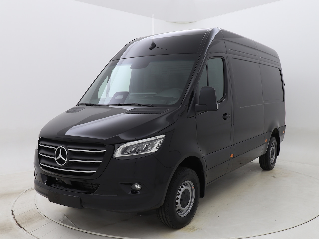 Mercedes-Benz Sprinter - 319 CDI 190 pk L2 RWD Automaat, Geveerde stoel, Distronic, 3,5t trekhaakvoorbereiding - AutoWereld.nl