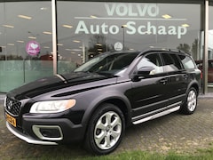 Volvo XC70 - 2.4 D5 Momentum AWD Automaat | Rijklaar | Trekhaak Xenon Parkeersensoren voor