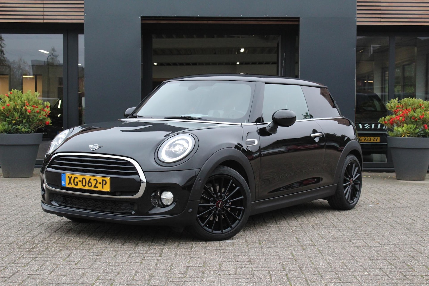 MINI Cooper - 1.5 Chili Aut 136 Pk Ecc-Acc-Pdc-Navi-Leer-Hud - AutoWereld.nl