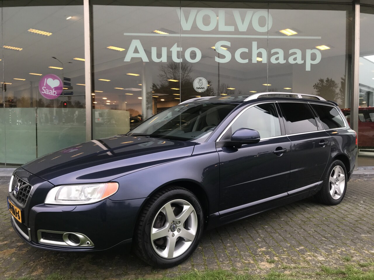 Volvo V70 - 2.0 D3 Limited Edition Automaat | Rijklaar incl garantie | Adaptieve cruise Trekhaak Schui - AutoWereld.nl