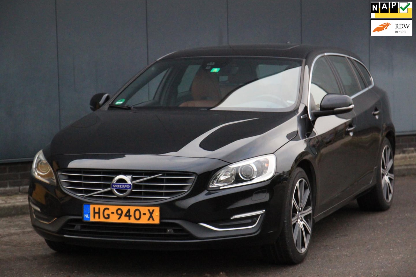 Volvo V60 - 2.4 D6 Twin Engine Summum Elek-Dak/Camera/Xenon/Trekhaak afneembaar - AutoWereld.nl