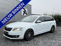 Skoda Octavia Combi - 1.2 TSI Style DSG Navi|Xenon|Carplay|Trekhaak|Leer Wit